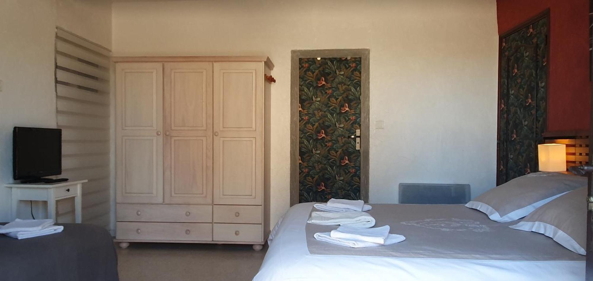 Le Jardin D'Ivana Chambres D'Hotes B&B Avec Piscine Chauffee Oppede Exterior photo