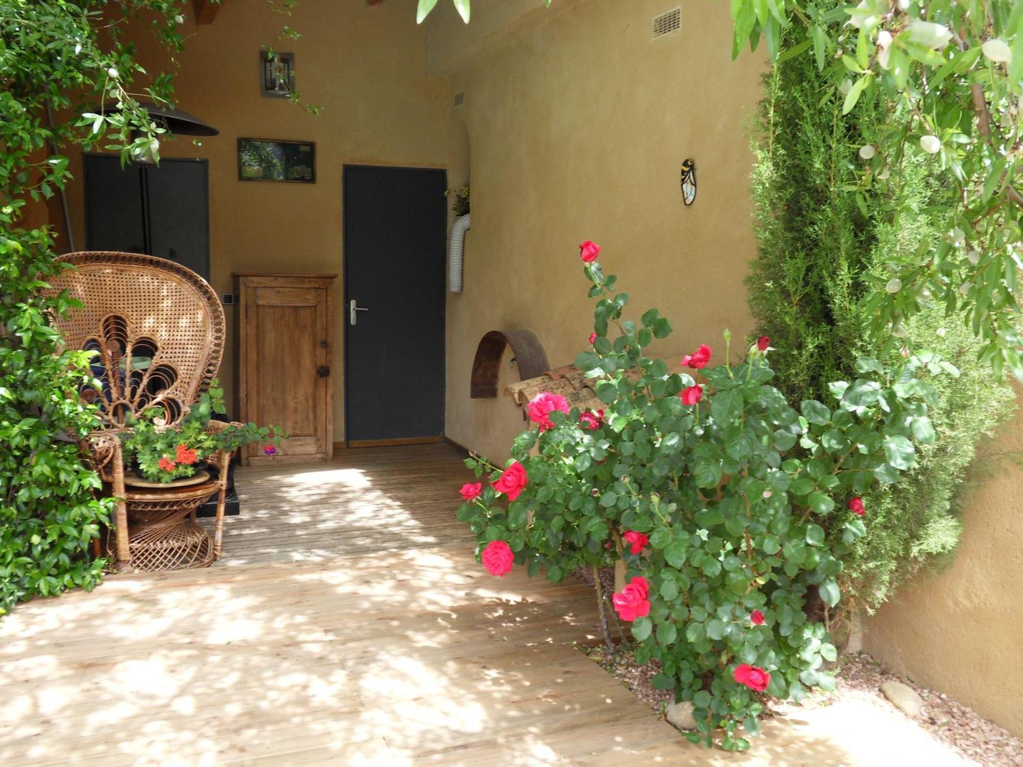 Le Jardin D'Ivana Chambres D'Hotes B&B Avec Piscine Chauffee Oppede Exterior photo