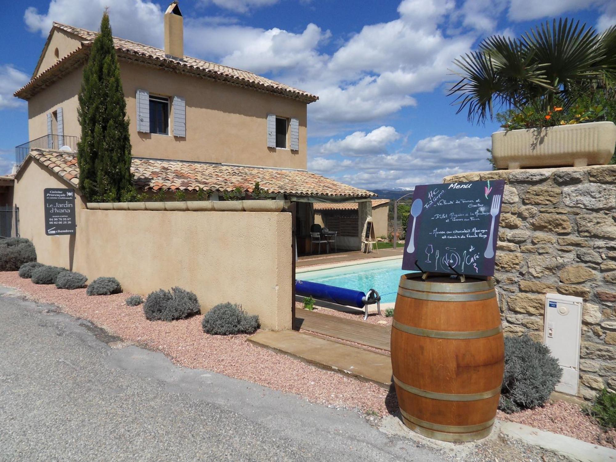 Le Jardin D'Ivana Chambres D'Hotes B&B Avec Piscine Chauffee Oppede Exterior photo
