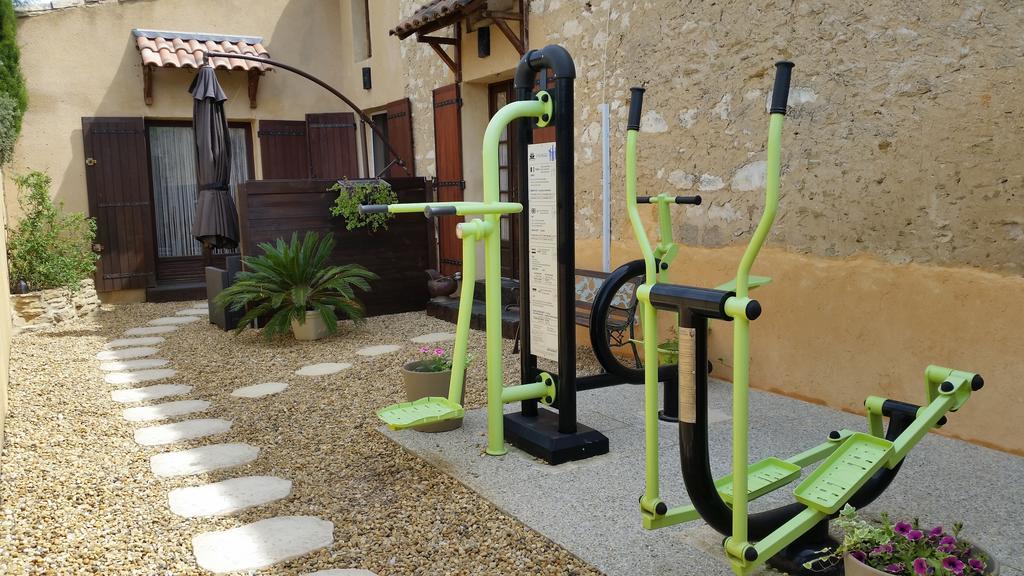 Le Jardin D'Ivana Chambres D'Hotes B&B Avec Piscine Chauffee Oppede Exterior photo